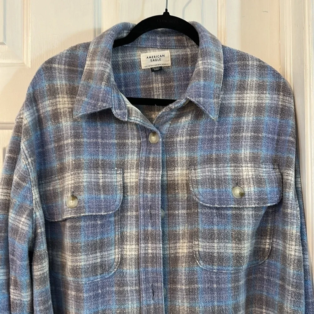 Women’s American Eagle AE Oversized Plaid Blue & Gray Fleece Shacket Size Medium - Picture 2 of 8